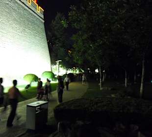 Spacer wokół murów