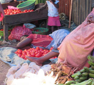 Unterwegs auf einem einheimischem Markt in Kisumu.