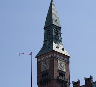 Der Rathausturm - 105 m hoch