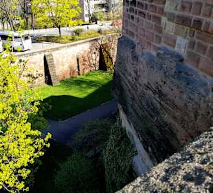 Zum Burggraben runter