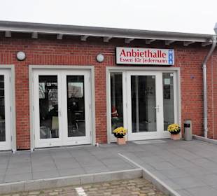 Eingangsbereich der Anbiethalle