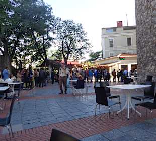 Warteschlange am Turm