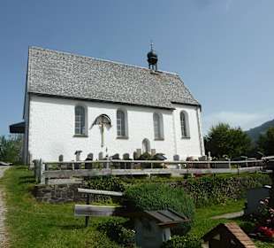 Blick zur Burgkirche St. Michael (Schöllang)
