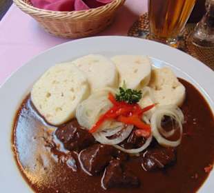 Gulach mit Brotknödeln