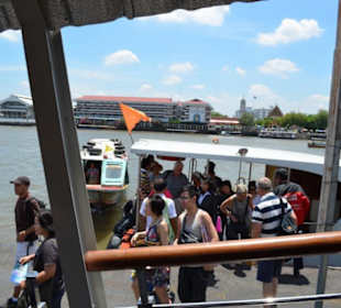 Fahrt auf dem Chao Phraya Fluss Bangkok