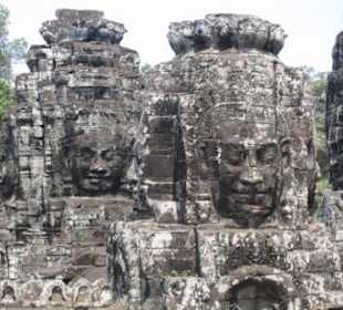 Den Gesichtertürmen auf Tuchfühlung