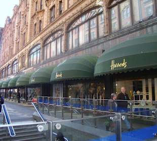 L'entrata vicino alla Metro