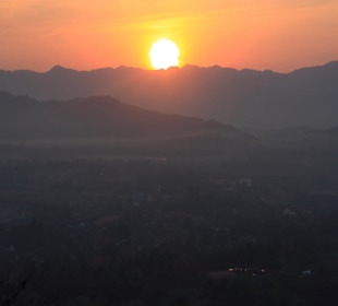 Sonnenaufgang über Luang Prabang 