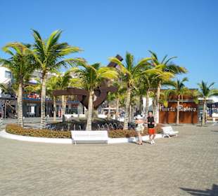 Brunnen am Hafen von Puerto Calero