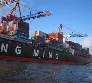 Schiffe im Hamburger Hafen 