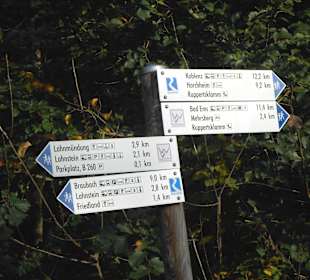 Wegweiser zur Klamm bzw zum Rheinsteig