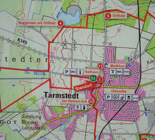 Plan vor dem Rathaus mit Wegenetz