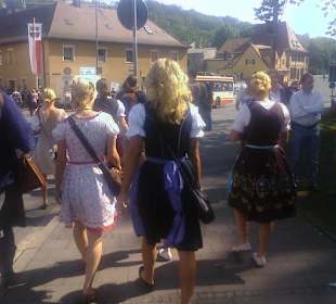 Mädels in Tracht