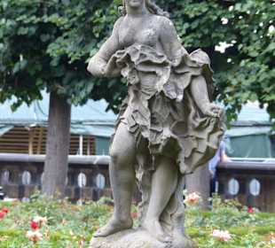 Ros14 - Statue