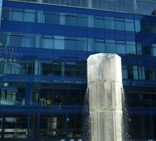 Bayern LB mit interessantem Glasbrunnen