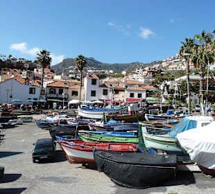 Fischerboote und Restaurants