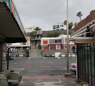 Treppen zum Strand, Parkplatz, Fressmeile