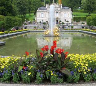 Das Wasserbassin mit Fontäne