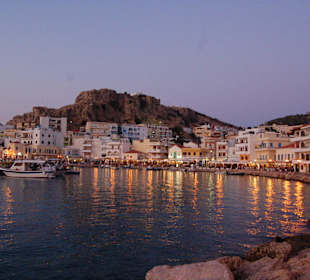 Hafen am frühen Abend