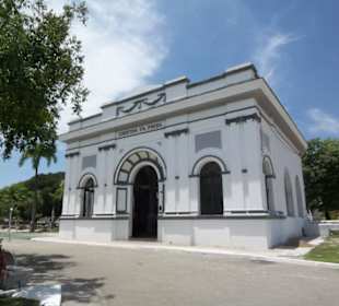 Eingang zum Friedhof