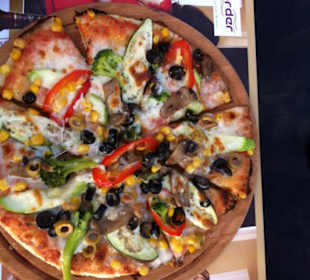 Pizza von dem Cafe ''Order'' in der Nähe vom Hotel
