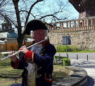 Flötenspieler vor Schloss Sanssouci