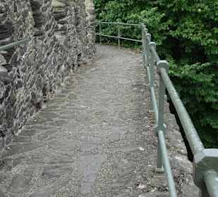 Auf der Stadtmauer von Conwy.
