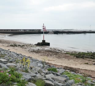 Am kleinen, unattraktiven Südstrand von Helgoland