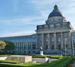 Staatskanzlei, Reiterdenkmal, Kriegerdenkmal