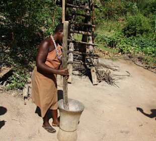 Eine der immer fleißigen Frauen