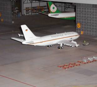 Am Flughafen, Regierungsflieger