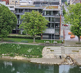 Sitzstufen am Donauufer