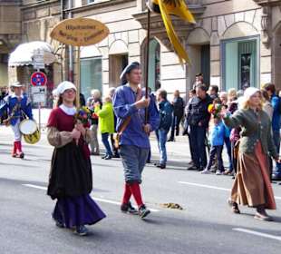 Hiltpoltsteiner Burgfesttrommler und Fahnenschwing