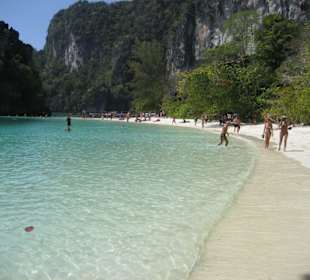 Koh Hong, Beach