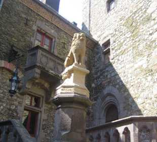 Im Innenhof von Schloss Braunfels.