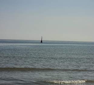 Boje an der Fahrrinne nach Amrum bei Ebbe