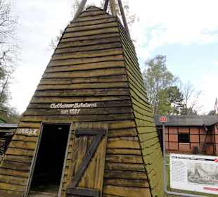 Historischer Ölförderturm