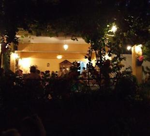 Atmosphäre pur! The Village Taverna by night!