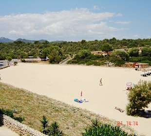 Longue plage sable blond fin et propre