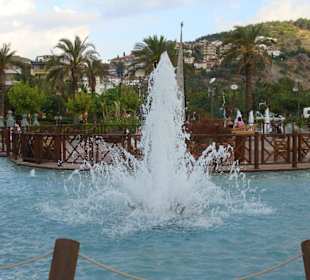 Fontanna w jednym z wielu parków w alanyi