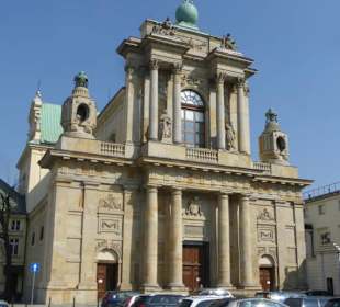 Die Karmeliterkirche mit klassizistischer Fassade