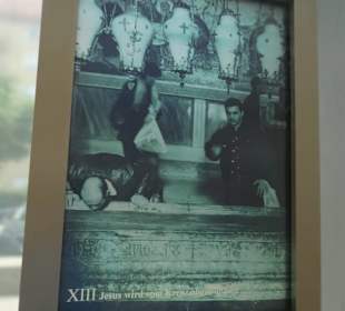 Besuch der neuen, modernen Herz-Jesu-Kirche