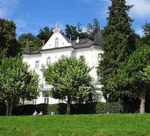 Villen am Giselakai aus der Schiffsperspektive