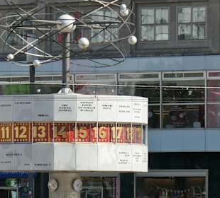 Die Weltzeituhr von 1969 auf dem Alexanderplatz