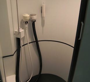 Innenleben eines Shuttles - Die Dusche