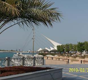 Deptak w Abu Dhabi Cornisch