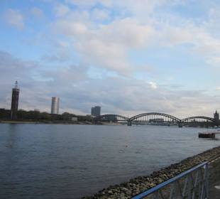 Rheinschiffahrt in Köln