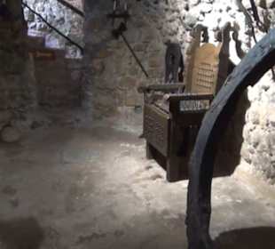 Keller - Gefängnis + Folterkammer