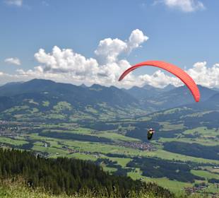 Tandem-Gleitschirmflug vom Nebelhorngipfel
