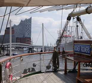 Achterdeck mit Elbphilharmonie hinten